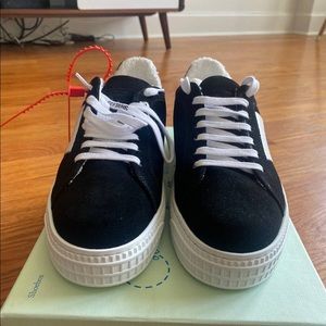 Off White Arrow Low Top Sneaker
